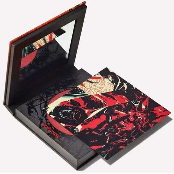 1 LEFT! Mac x Stranger Things Blush He Likes It Cold - Picture 4 of 11